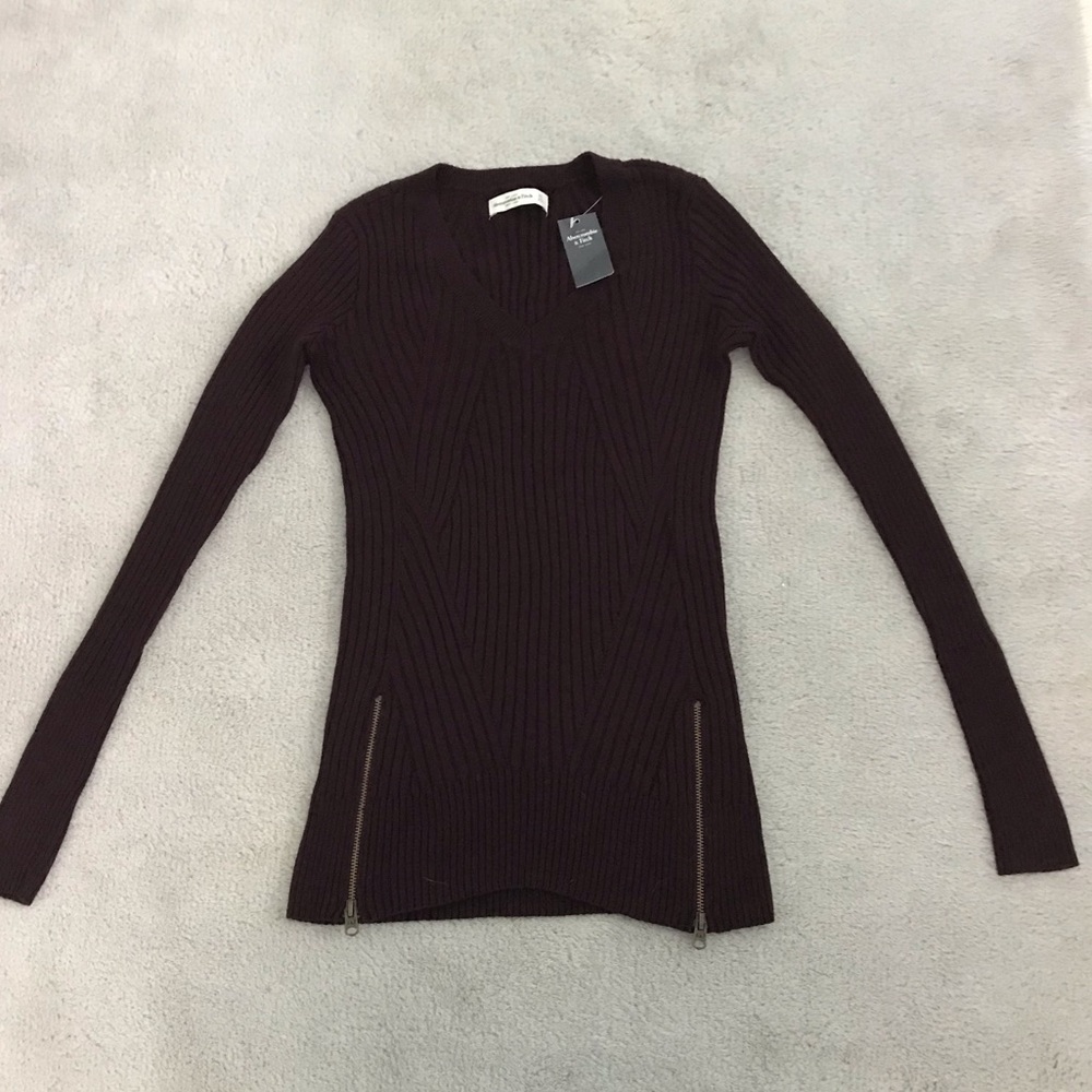 NWT Women’s Abercrombie & Fitch Plum Sweater Sz XS